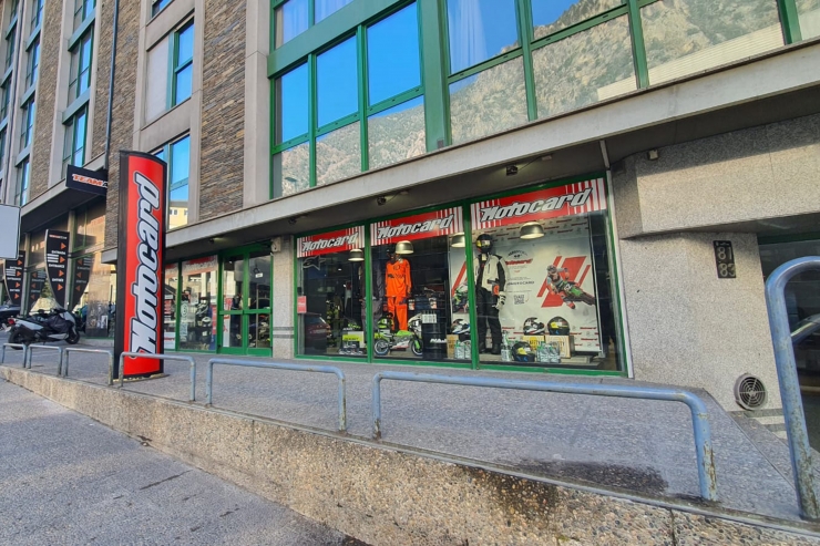 Un establiment comercial del sector del motociclisme.
