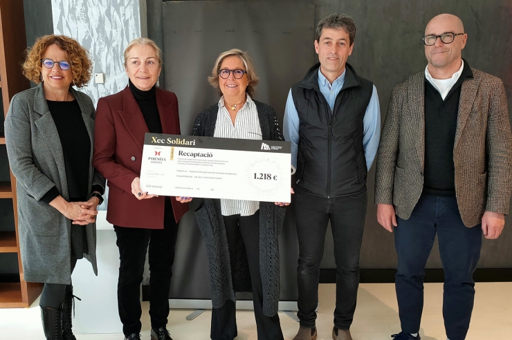 La presidenta de la fundació, Maria Pilar Díez; el director general de  Pyrenées Andorra, Sergio Romero; Cristina Urbiola, consellera del Grup  Pyrénées; Ferran Alemany, gerent de Mel i Torrons Alemany, i Teresa  Areny, cap de projectes del Museu Carmen Thyssen Andorra.