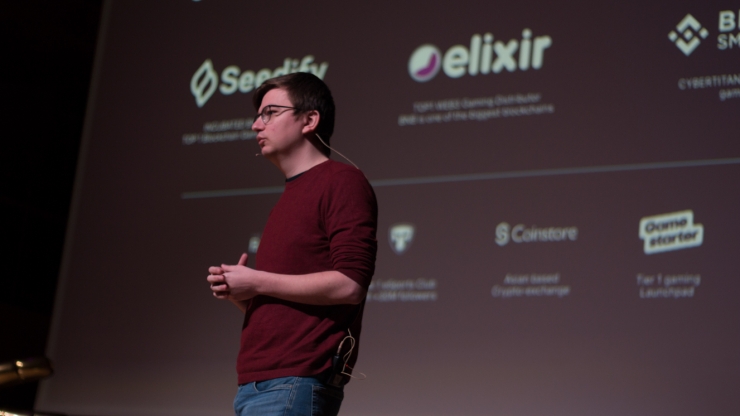 Álvaro González de Buitrago de Team Quedo durant una de les conferències.