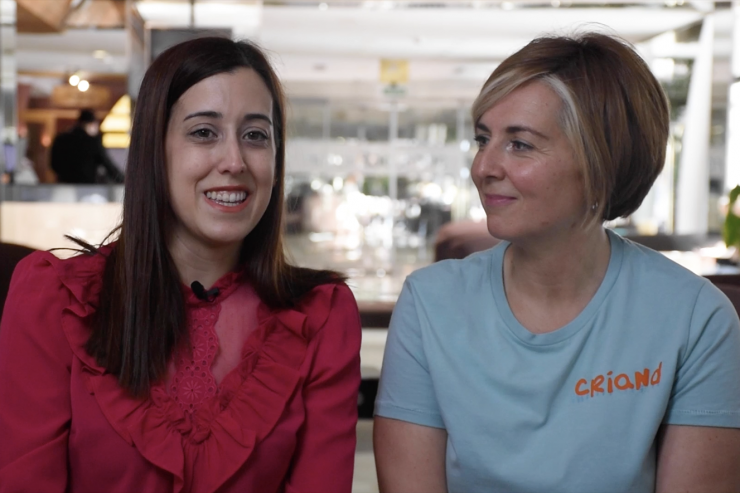 La pediatra, Mariona Ferrer, i la llevadora, Gina Cortesao.