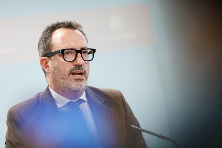 El ministre de Territori i Habitatge en funcions, Víctor Filloy, durant la roda de premsa posterior al consell de ministres.