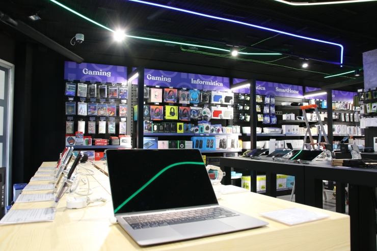 La nova botiga d'IO:Electro&Home ubicada a l'avinguda Tarragona d'Andorra la Vella.