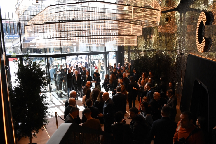 El vestíbul d'Unnic durant la inauguració del casino.
 