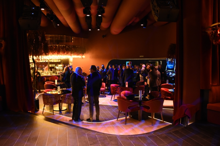 El Red Bar d'Unnic el dia de la inauguració del centre.