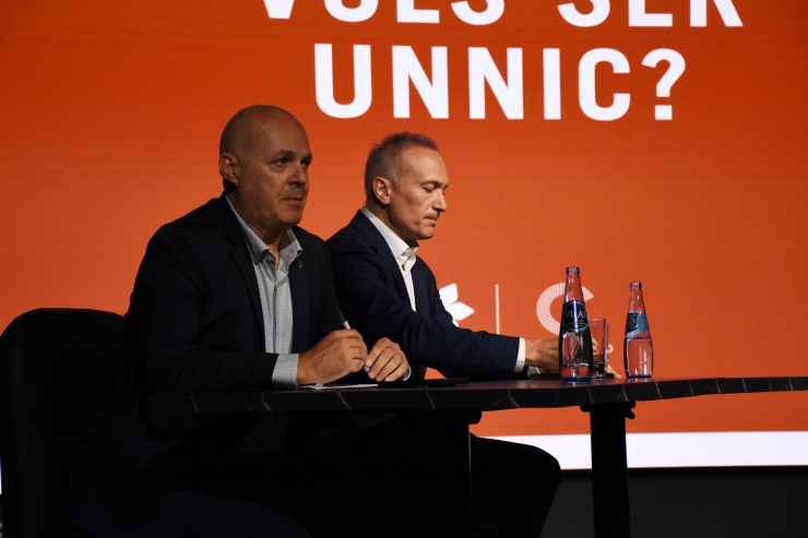 El conseller delegat de Jocs SA, Marc Martos, i el director general d'Unnic, Ivan Armengod, durant la presentació de l'emissió d'accions populars que ha tingut lloc aquest dijous.