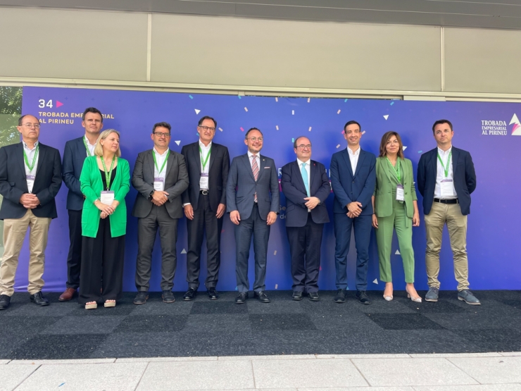 Foto de família de la 34a Trobada Empresarial del Pirineu.