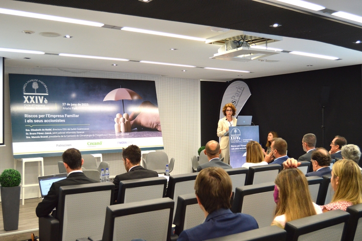 La directora ESG del bufet Cuatrecasas Elisabeth de Nadal, durant la seva ponència.