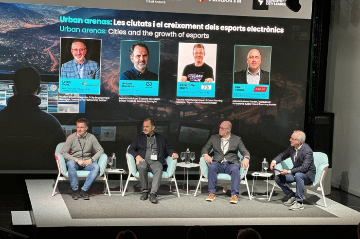 La primera taula rodona 'Urban areas: les ciutats i els creixements dels esports electrònics', on han participat el CEO i fundador de 'CTRL Events', Christopher Melin; el director d'Encom, Arturo Castelló; el tutor i educador de destinacions d'esports a 'Greloc', Edward Tomasi; i el vicepresident executiu de 'Greater Raleigh CVB', Loren Gold.