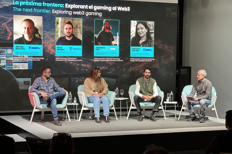 La segona taula rodona 'La pròxima frontera: explorant el gaming al Web3', on han participat el productor de Web3 a Telefónica, Patxi Barrios; la cofundadora i COO a 'Ready games', Christina Macedo; el cap de 'Launchpad' i incubació a 'Elixir Games', Alejandro Lillo; i cap de desenvolupament de màrqueting i empreses a 'Ready Games', Alfredo Bárcena.
