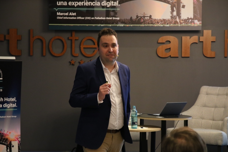 El chief information officer (CIO) de Palladium Hotel Group, Marcel Alet, durant la seva ponència.