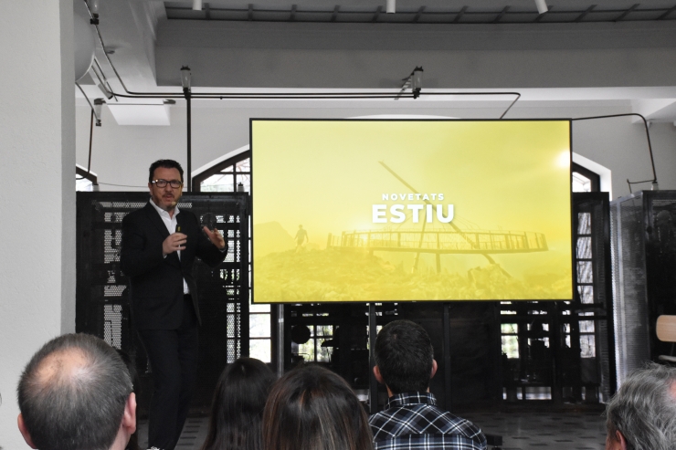 El director general d’Andorra Turisme, Betim Budzaku, presentant les novetats de l'estiu.