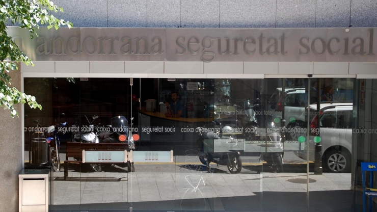 La façana de la CASS.
 