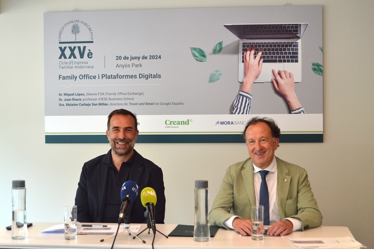 El president i el secretari tècnic de l'Empresa Familiar Andorrana (EFA), Daniel Armengol i Joan Tomàs, en la presentació del 25è Cicle d'Empresa Familiar Andorrana.