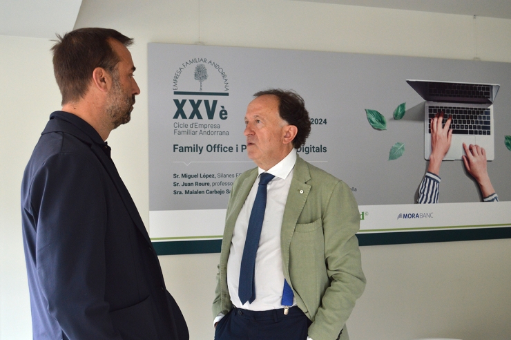 El president i el secretari tècnic de l'Empresa Familiar Andorrana  (EFA), Daniel Armengol i Joan Tomàs, moments abans de la presentació del 25è Cicle  d'Empresa Familiar Andorrana.