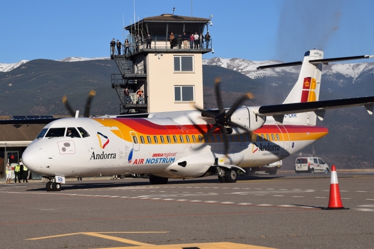 Un avió a l'aeroport Andorra – la Seu d’Urgell.