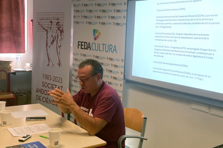 Un instant de la ponència 'Servei notarial, un servei global: la Unió Internacional del Notariat', a càrrec del notari i membre de la Unió Internacional del Notariat, Joan Carles Rodríguez.
 