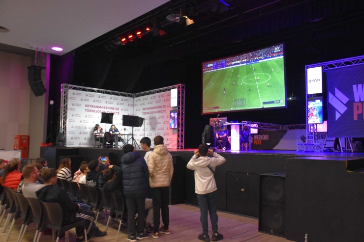 La zona de 'casters' i del torneig del videojoc 'EA Sports FC25'.