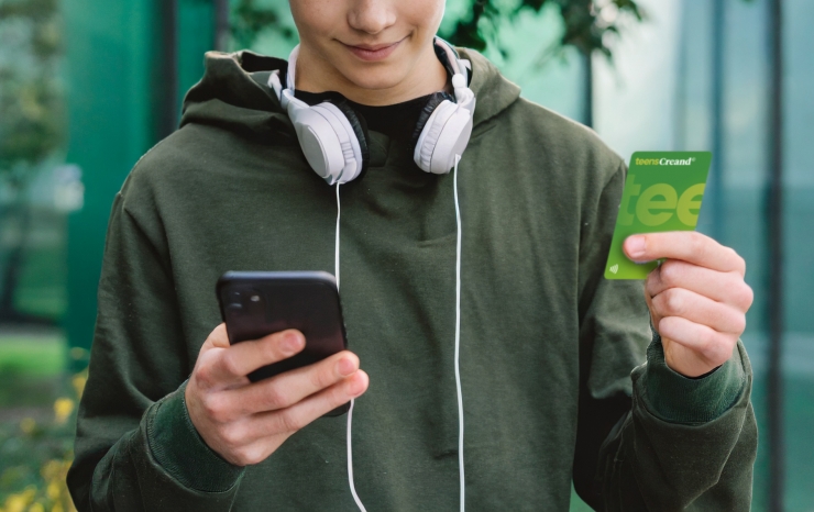 Teens Creand permet als menors disposar de forma gratuïta i sense comissions d’un compte corrent.