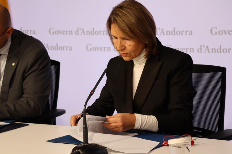 La presidenta d'ANDORGEST, Anna Maria Sala, durant la signatura de la renovació del conveni.
 