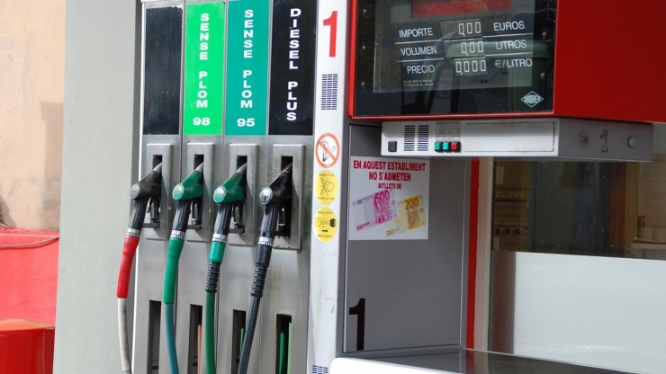 L'increment dels preus de les assegurances, dels carburants i els lubricants han estat els principals motius que han fet augmentar la inflació.