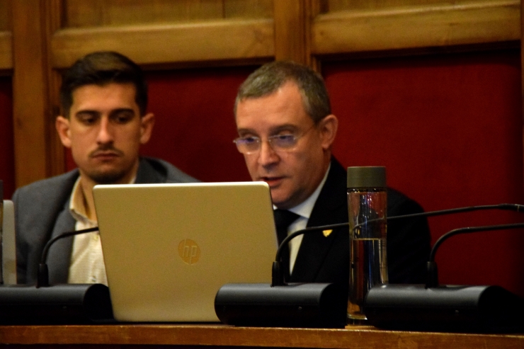 El conseller de l'oposició Josep Majoral a la sessió de consell de comú.