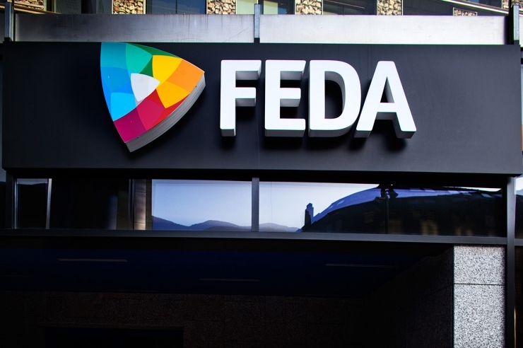 Lleugera caiguda del consum elèctric al novembre.