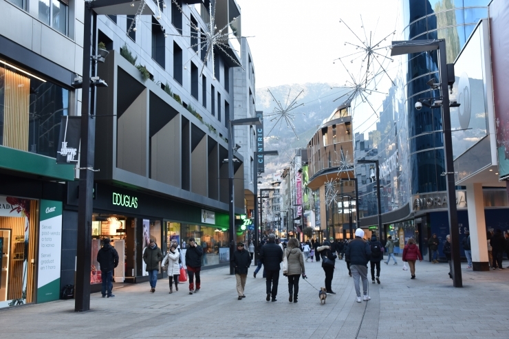 Increment d'establiments inscrits en el Registre de Comerç a tancament del 2024.