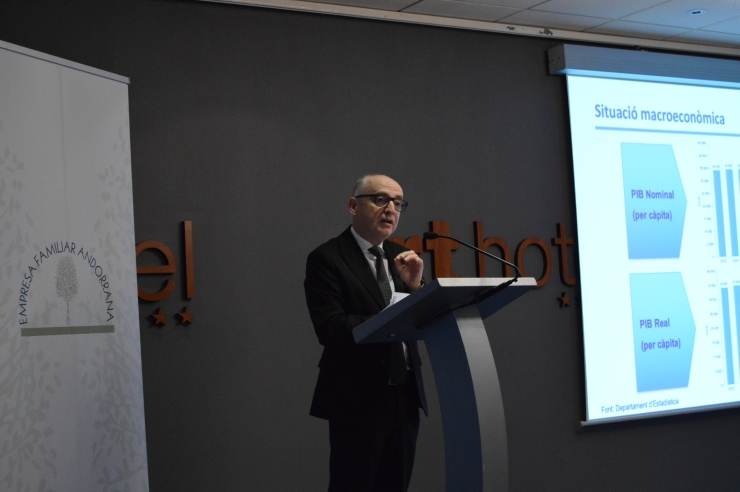 El ministre de Finances, Ramon Lladós, durant la seva intervenció en l'esmorzar organitzat per l'Empresa Familiar Andorrana (EFA), aquest dijous al matí.