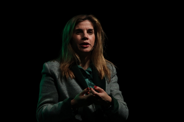 La psiquiatra, Marian Rojas, durant la conferència 