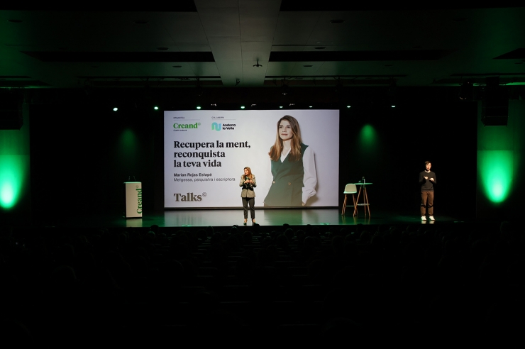 La psiquiatra, Marian Rojas, durant la conferència 