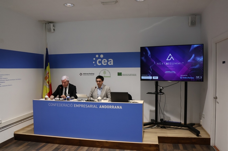 El president de la CEA, Gerard Cadena, i el cofundador Next AI Summit, Marc de Diego, durant la presentació de les jornades.