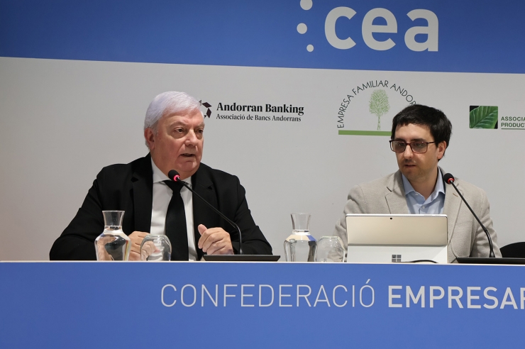 El president de la CEA, Gerard Cadena, i el cofundador Next AI Summit, Marc de Diego, durant la presentació de les jornades.