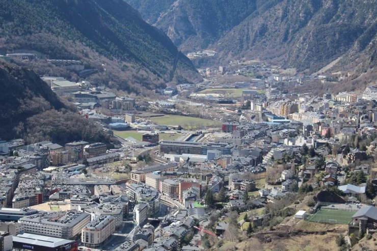 Imatge aèria dels habitatges d'Andorra la Vella.