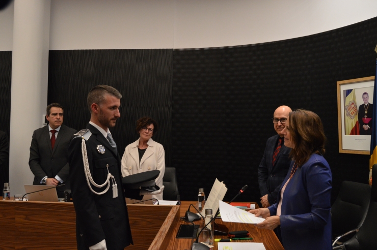 Un moment de la promesa de Jonatan Montufo com a agent de circulació.