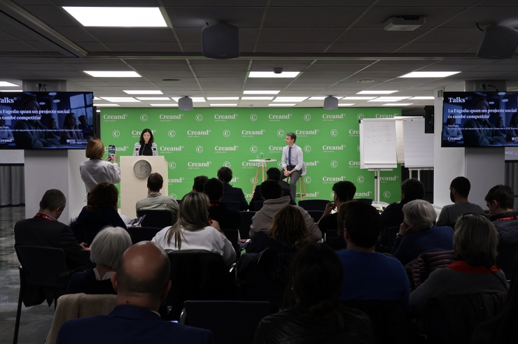 El professor adjunt del departament de Direcció Comercial de l'IESE Business School, Iñigo Gallo, durant la masterclass 'La Fageda: quan un projecte social és també competitiu'.