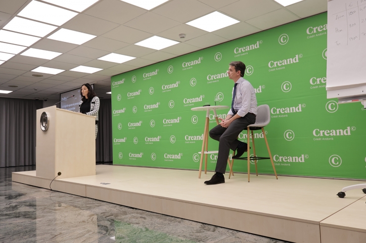 El professor adjunt del departament de Direcció Comercial de l'IESE Business School, Iñigo Gallo, durant la masterclass 'La Fageda: quan un projecte social és també competitiu'.