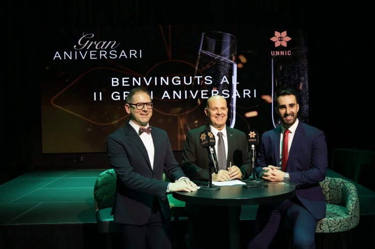 El conseller delegat de Jocs SA, Marc Martos; el director del centre Unnic, Jose Fulgencio; i el director de Màrqueting, MICE & TT.OO., Pedro Moran, durant la roda de premsa de balanç del segon aniversari d'Unnic.