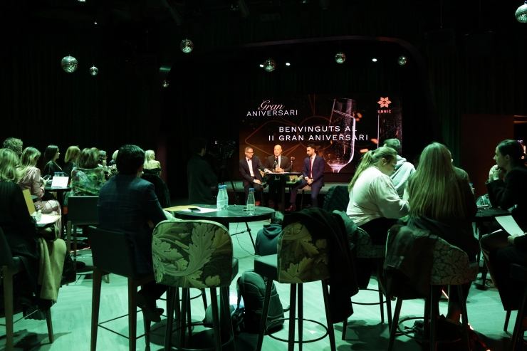 El conseller delegat de Jocs SA, Marc Martos; el director del centre Unnic, Jose Fulgencio; i el director de Màrqueting, MICE & TT.OO., Pedro Moran, durant la roda de premsa de balanç del segon aniversari d'Unnic.