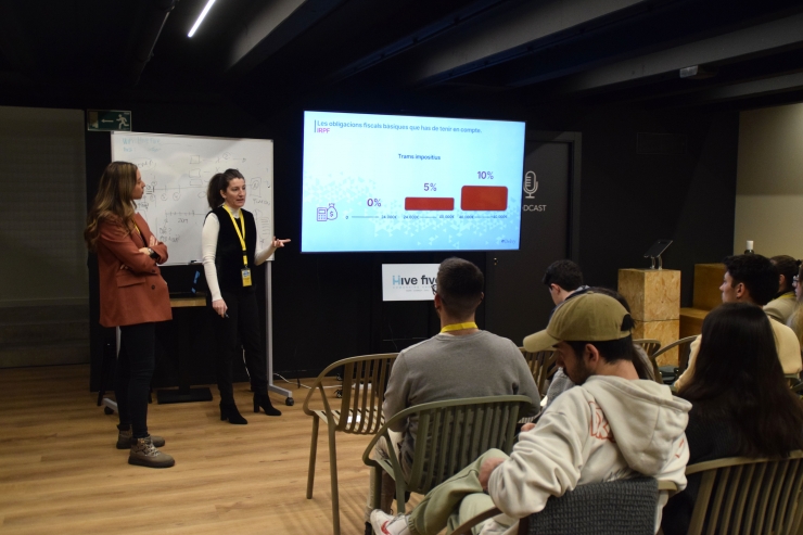 Una de les ponències que s'han dut a terme.