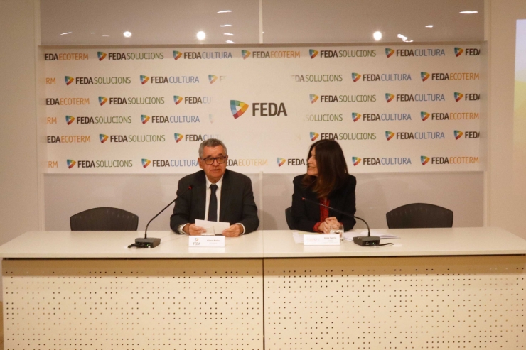 El director general de FEDA, Albert Moles i la presidenta del comitè organitzador dels Jocs dels Petits Estats d'Europa Andorra 2025, Anna Garcia, durant la presentació de la col·laboració entre ambdues entitats.