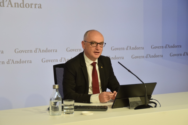 El ministre de Finances, Ramon Lladós, en roda de premsa per presentar el tancament del pressupost de l'any passat.