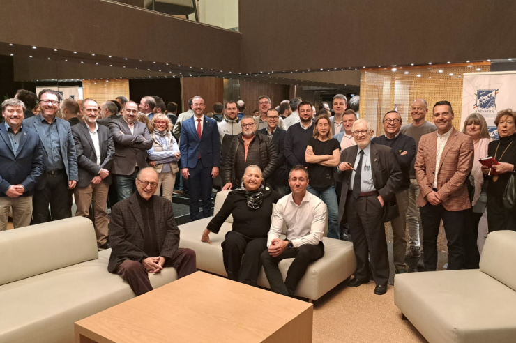 Els membres de l'Skal Club amb el ministre de Turisme i Comerç, Jordi Torres.