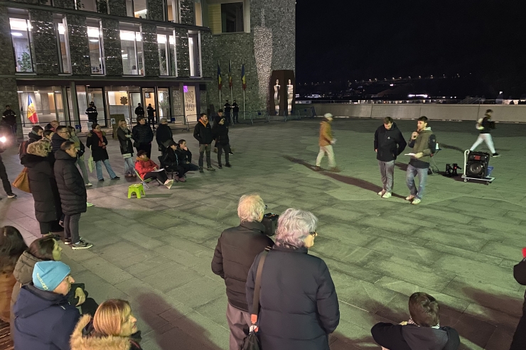 La darrera assemblea popular de la Coordinadora que va tenir lloc a la plaça del Consell General.