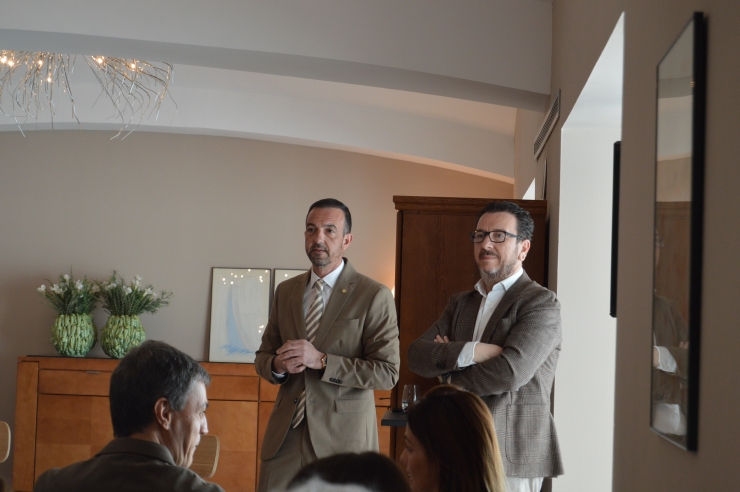 El ministre de Turisme i Comerç, Jordi Torres, i el gerent d'Andorra Turisme, Betim Budzaku, durant la presentació de la campanya d'estiu.