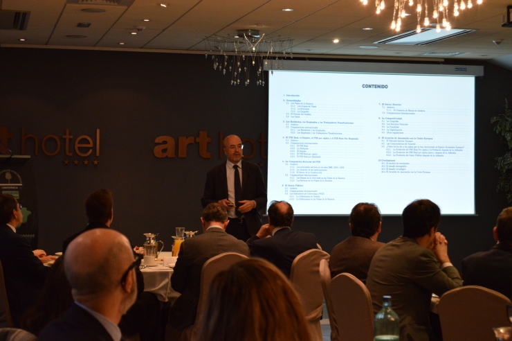 Un moment de l'acte de presentació de l'estudi macroeconòmic.