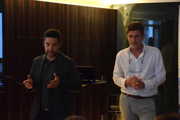 El coordinador de formació i el director de projectes del Polo Nacional de Continguts Digitals de Màlaga, Raúl Silleras i Ignacio del Arco, presentant el hub d'innovació a les autoritats andorranes.