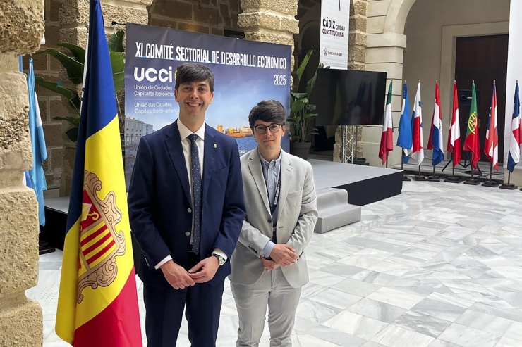 El cònsol major d'Andorra la Vella, Sergi González, i el conseller de Transformació Digital i Sostenibilitat, i d’Habitatge, Marc Torrent, durant la seva estada a Cadis.