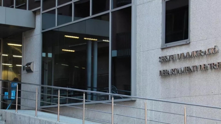 L'edifici del Servei d'Immigració.