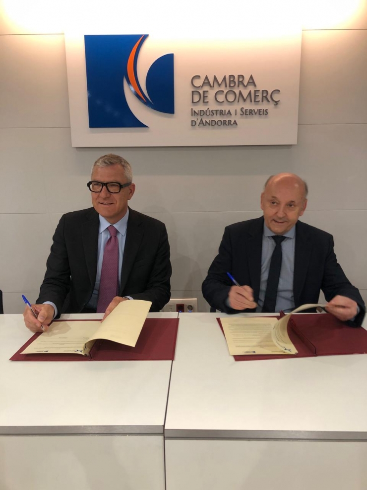 L’acord ha estat signat pel president de la Cambra, Josep Maria Mas, i pel director de l’EDA–CC, Denis Cecchetti.