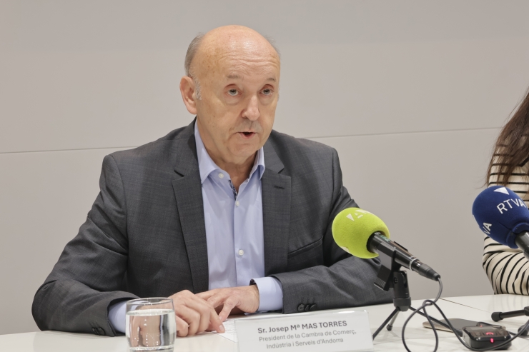 El president de la Cambra de Comerç, Indústria i Serveis d'Andorra, Josep Maria Mas, en roda de premsa.